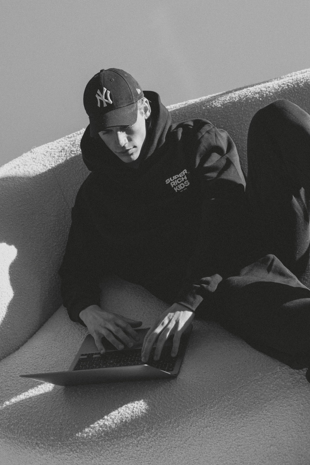 'Essential' Hoodie Black